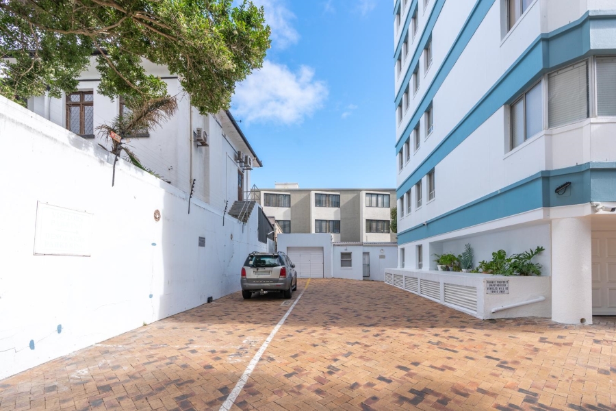 3 Bedroom Property for Sale in Sea Point Western Cape